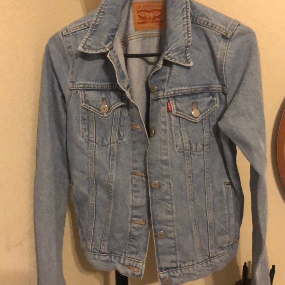 Light wash medium Levi denim jacket (worn once)